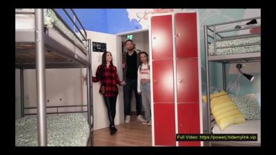 Not Emily Kinney Is Horny At The Hostel - Deepfades